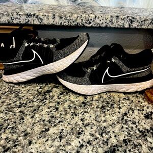 Nike running shoes.  Worn very few times.  Great condition.